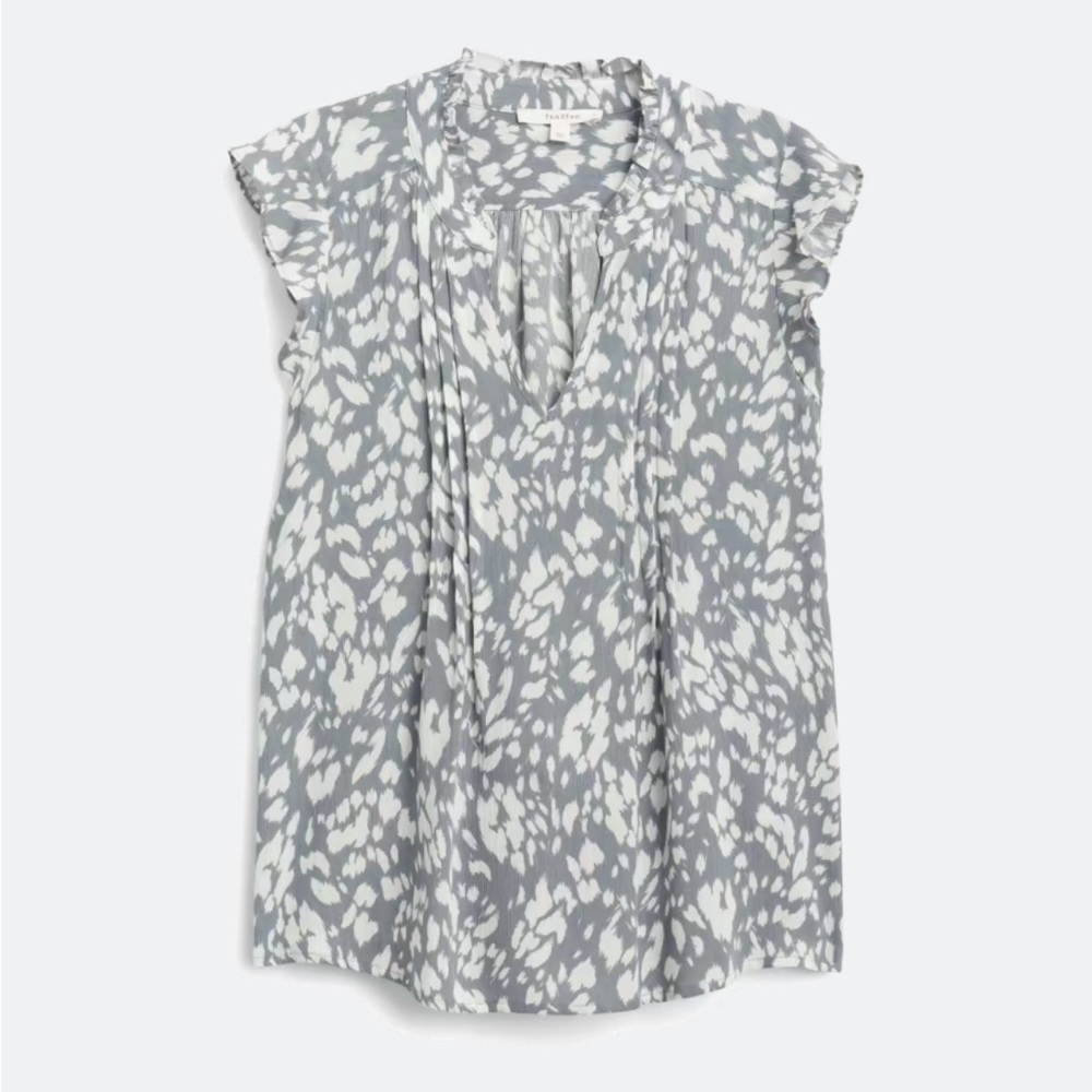 MONDAY FUN
Summer Flutter Sleeve Top